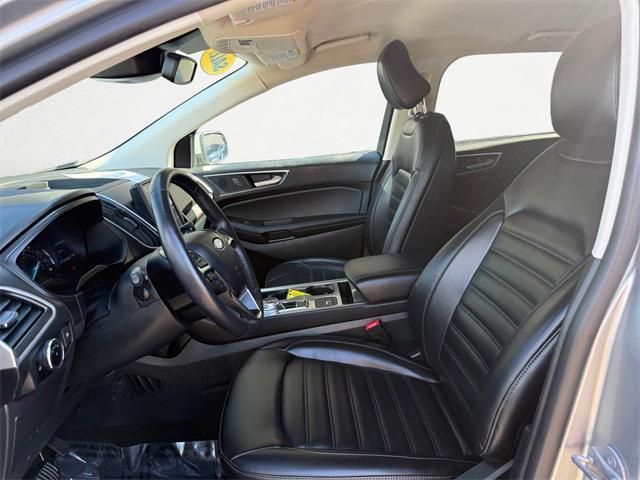 Photo of 2024 ICONIC SILVER Ford Edge