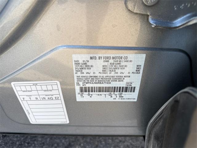Photo of 2024 ICONIC SILVER Ford Edge