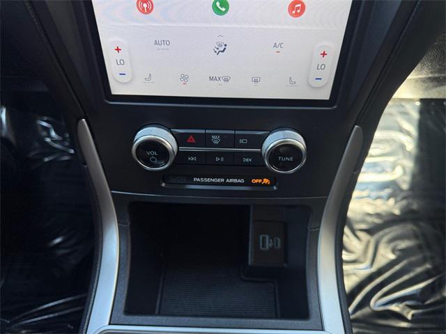 Photo of 2024 ICONIC SILVER Ford Edge