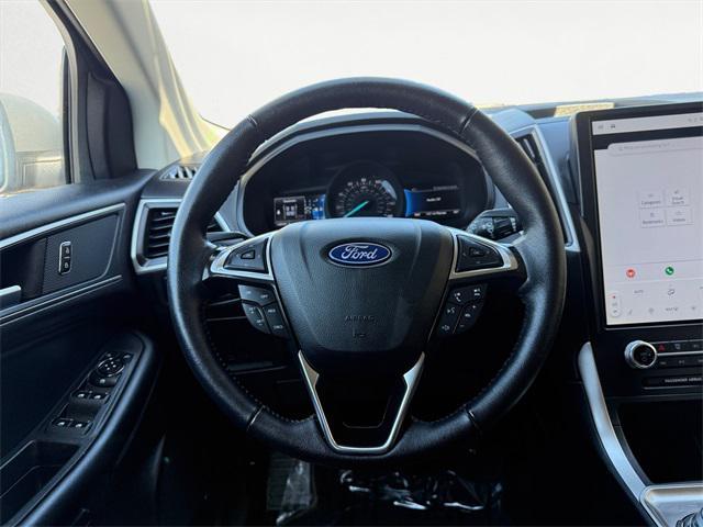 Photo of 2024 ICONIC SILVER Ford Edge