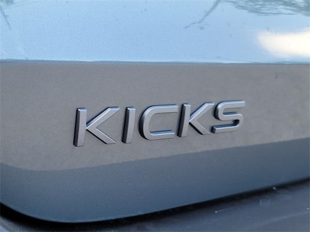 Photo of 2025 Gun Metallic Nissan Kicks