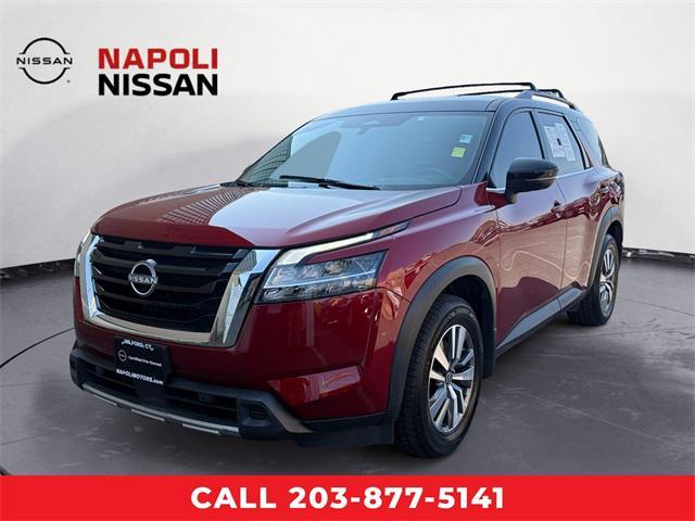 Photo of 2023 Scarlet Ember Tintcoat/Super Black Nissan Pathfinder