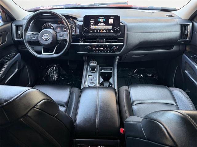 Photo of 2023 Scarlet Ember Tintcoat/Super Black Nissan Pathfinder
