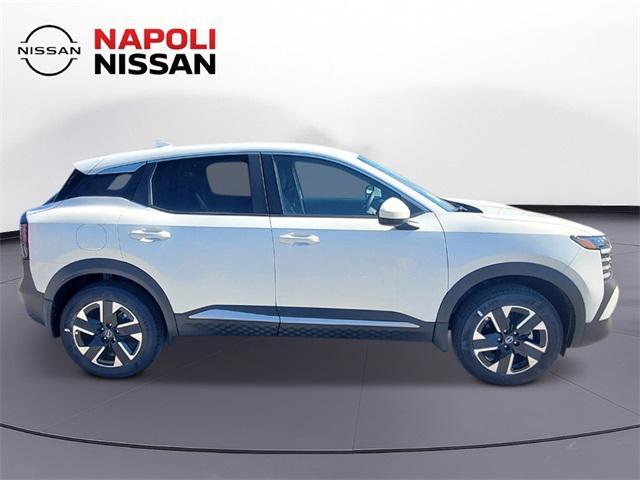Photo of 2025 Aspen White Tricoat Nissan Kicks