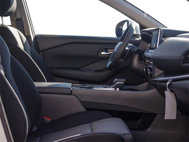 Photo of 2025 Everest White Pearl Nissan Rogue