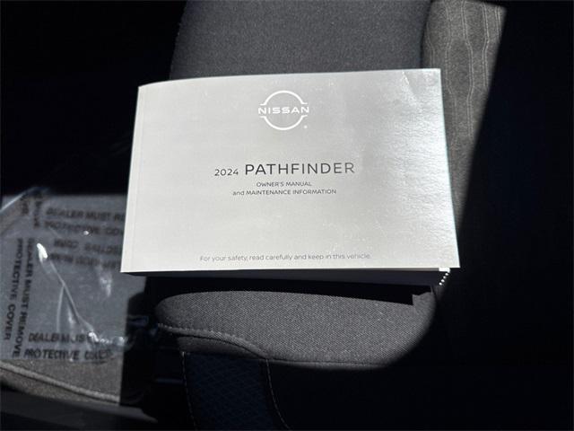 Photo of 2024 Gun Metallic Nissan Pathfinder