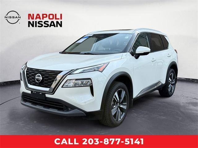 Photo of 2021 Pearl White Tricoat Nissan Rogue