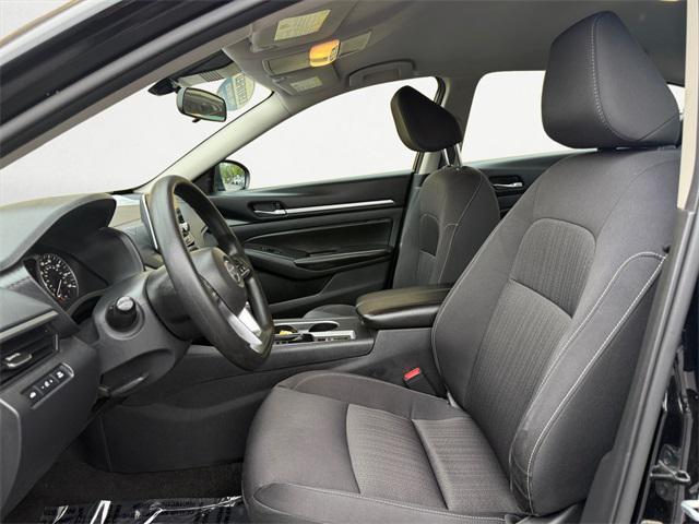 Photo of 2022 Super Black Nissan Altima