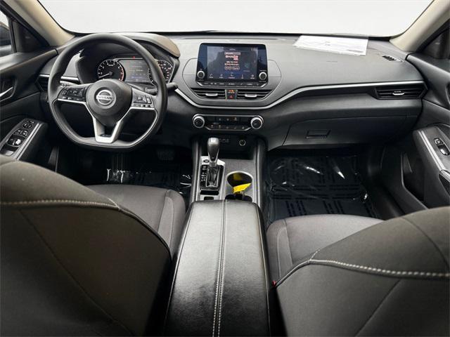 Photo of 2022 Super Black Nissan Altima