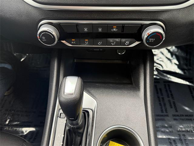 Photo of 2022 Super Black Nissan Altima