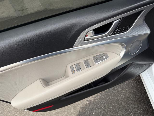 Photo of 2022 Uyuni White Genesis G70