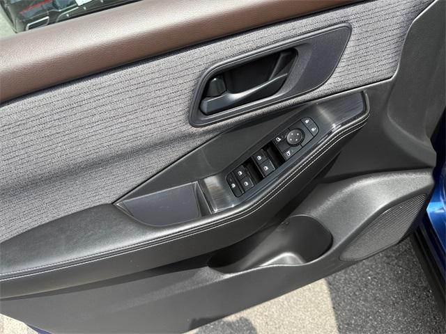 Photo of 2022 Caspian Blue Metallic Nissan Rogue