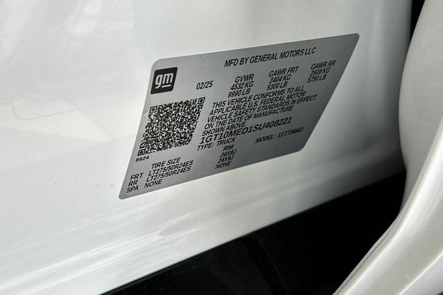 Photo of 2025 Summit White GMC Sierra EV