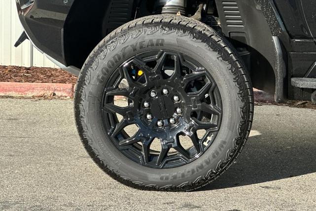 Photo of 2025 Black GMC HUMMER EV Pickup