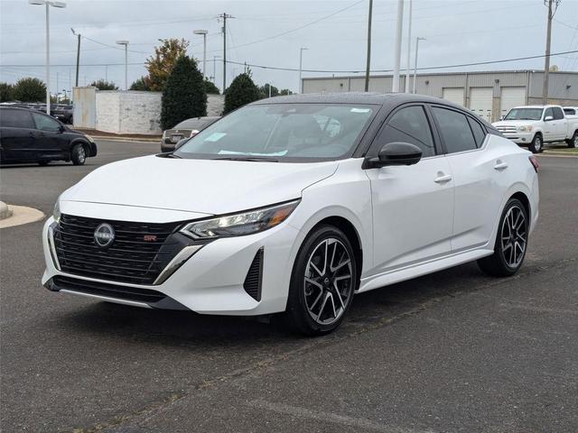 Photo of 2025 Aspen White Tricoat/Super Black Nissan Sentra