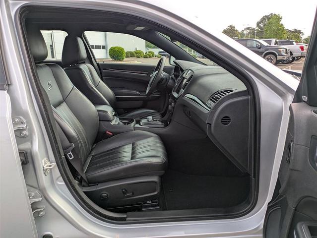 Photo of 2023 Silver Mist Clearcoat Chrysler 300