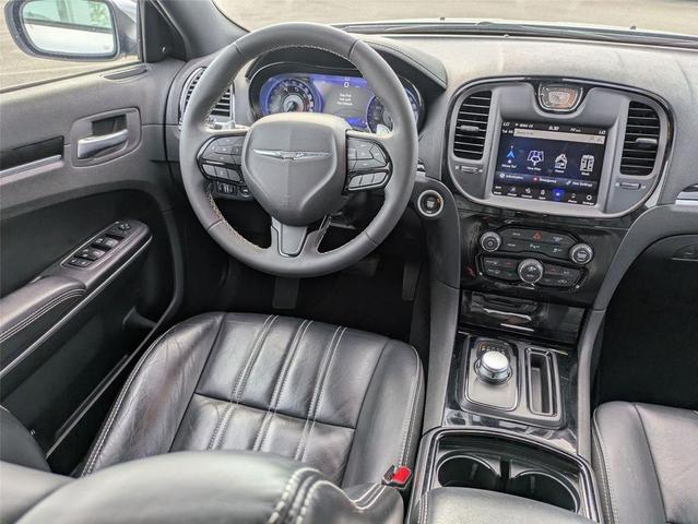 Photo of 2023 Silver Mist Clearcoat Chrysler 300