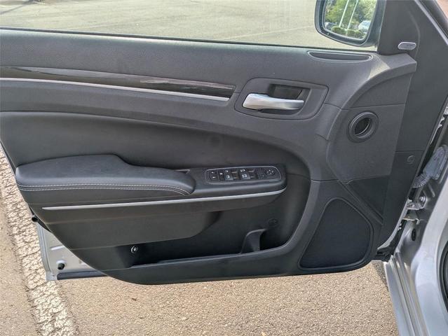 Photo of 2023 Silver Mist Clearcoat Chrysler 300