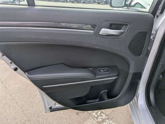 Photo of 2023 Silver Mist Clearcoat Chrysler 300
