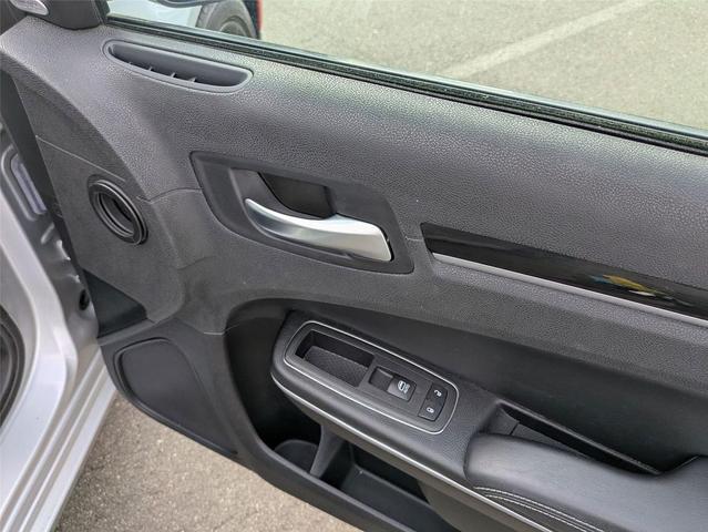 Photo of 2023 Silver Mist Clearcoat Chrysler 300