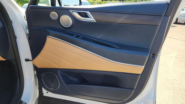 Photo of 2023 Alta White Genesis GV80