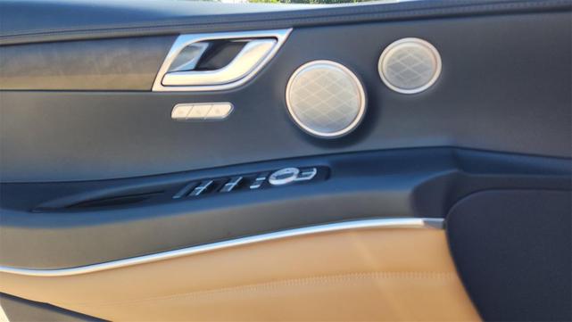 Photo of 2023 Alta White Genesis GV80