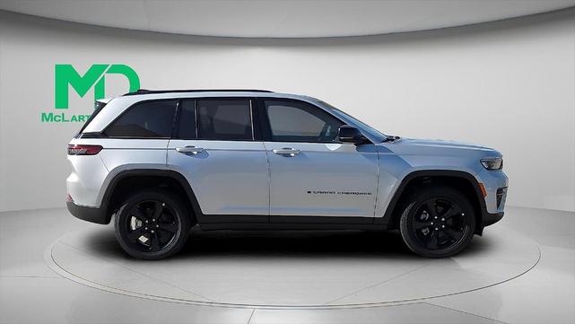 Photo of 2025 Silver Zynith Jeep Grand Cherokee