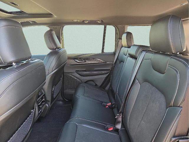 Photo of 2025 Silver Zynith Jeep Grand Cherokee