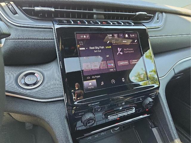 Photo of 2025 Silver Zynith Jeep Grand Cherokee L