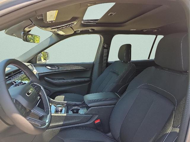Photo of 2025 Silver Zynith Jeep Grand Cherokee L
