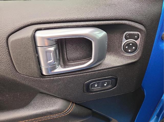 Photo of 2021 Hydro Blue Pearlcoat Jeep Gladiator