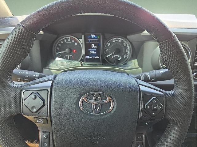 Photo of 2022 White Toyota Tacoma