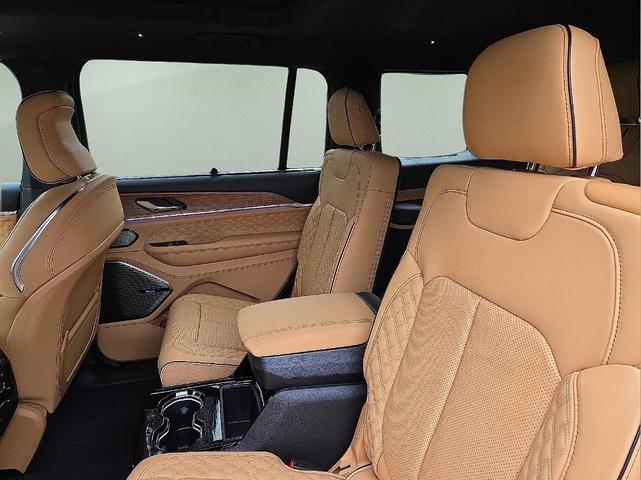 Photo of 2025 Bright White Clearcoat Jeep Grand Cherokee L