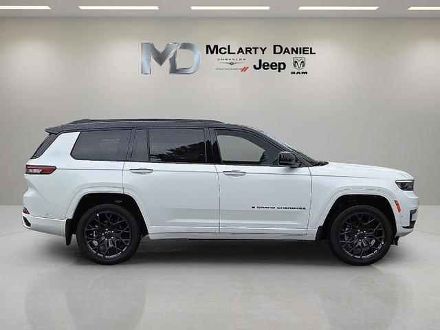 Photo of 2025 Bright White Clearcoat Jeep Grand Cherokee L