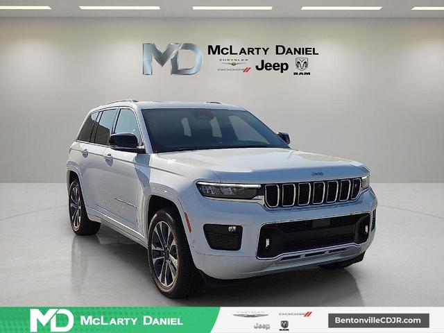 Photo of 2025 Bright White Clearcoat Jeep Grand Cherokee
