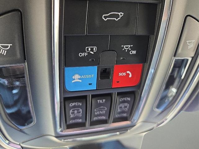 Photo of 2025 Bright White Clearcoat Jeep Grand Cherokee