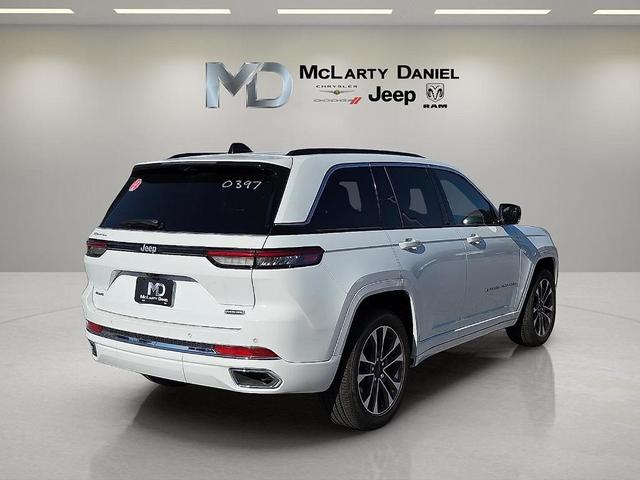 Photo of 2025 Bright White Clearcoat Jeep Grand Cherokee