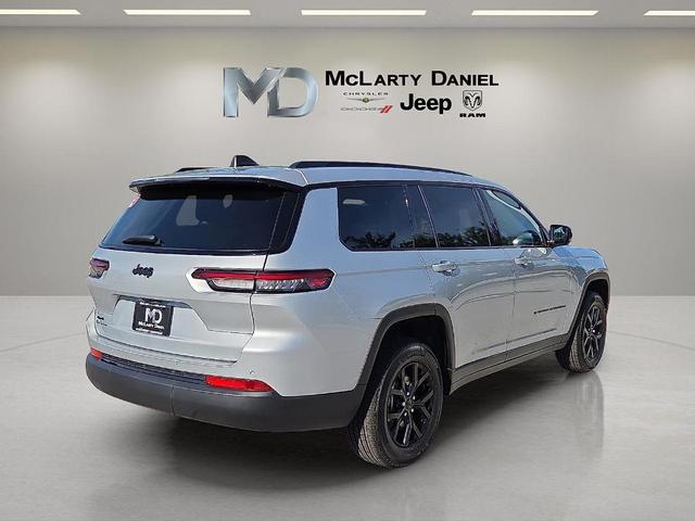 Photo of 2025 Silver Zynith Jeep Grand Cherokee L