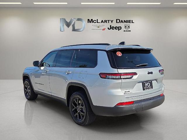 Photo of 2025 Silver Zynith Jeep Grand Cherokee L
