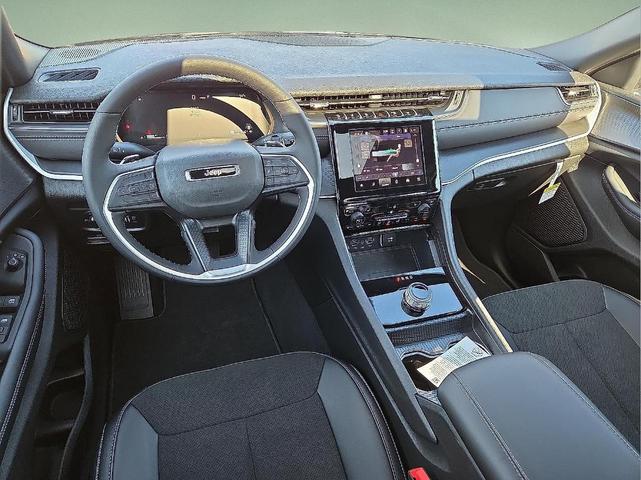 Photo of 2025 Silver Zynith Jeep Grand Cherokee L