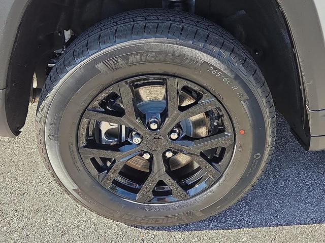 Photo of 2025 Silver Zynith Jeep Grand Cherokee L
