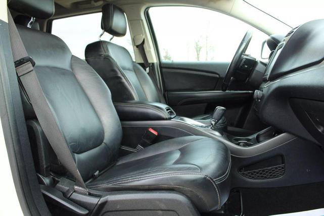 Photo of 2017 White Dodge Journey