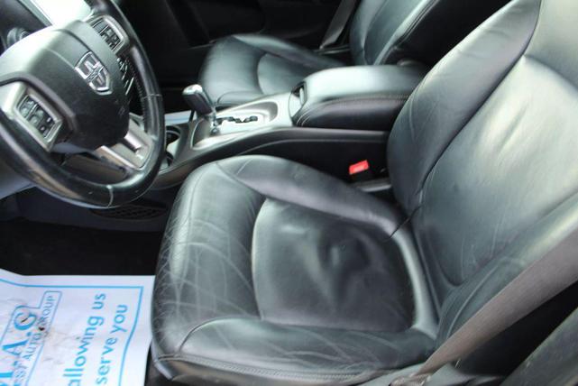 Photo of 2017 White Dodge Journey