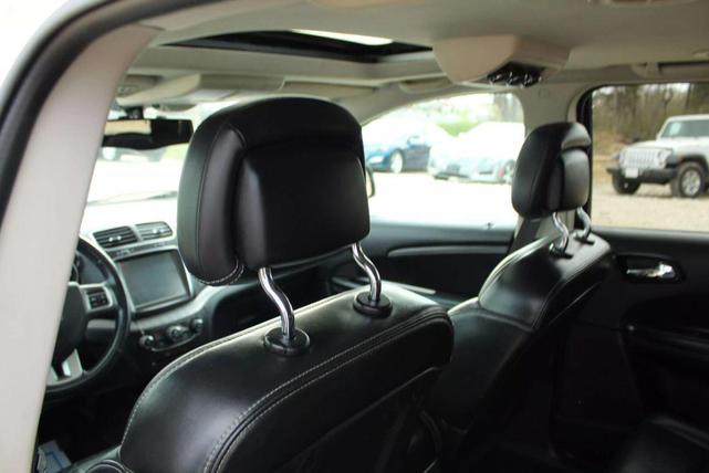 Photo of 2017 White Dodge Journey