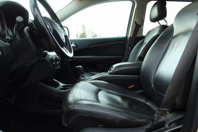 Photo of 2017 White Dodge Journey