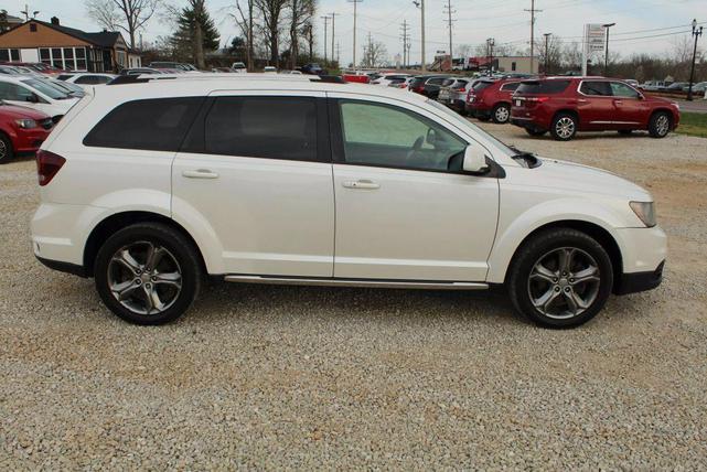 Photo of 2017 White Dodge Journey