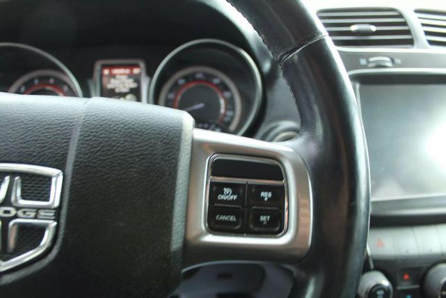 Photo of 2017 White Dodge Journey