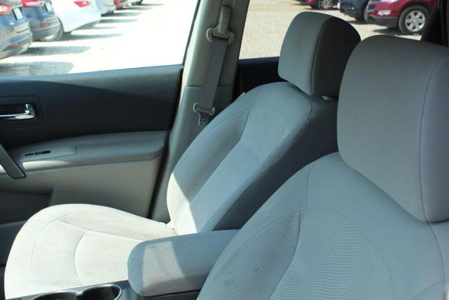 Photo of 2013 Graphite Blue Metallic Nissan Rogue