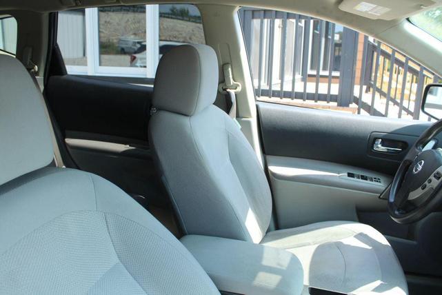 Photo of 2013 Graphite Blue Metallic Nissan Rogue