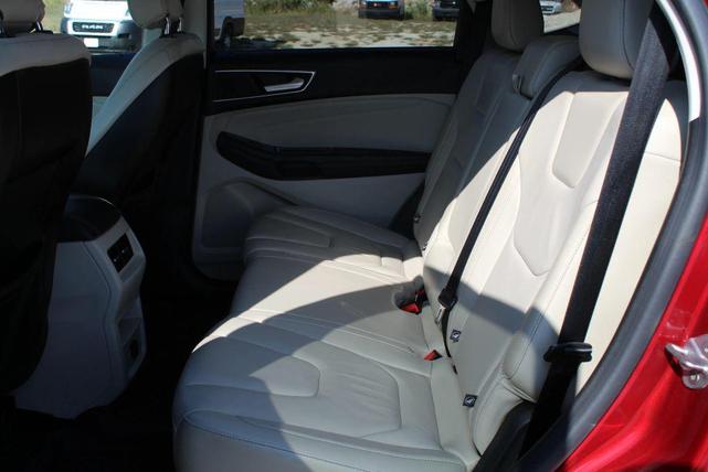 Photo of 2016 Ruby Red Metallic Tinted Clearcoat Ford Edge